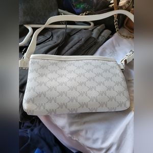 Woman's Michael Kors Handbag Wallet New without tags